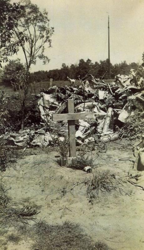 Halifax lost at Wapenveld - Heerde ( Apeldoornskanaal) on 03-04-1943 (SGLO ref: T2165)