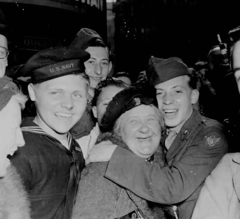 American soldier hugs motherly English woman