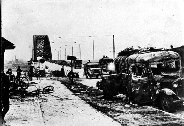 505th Parachute Infantry Regiment (USA) crossing the Waal