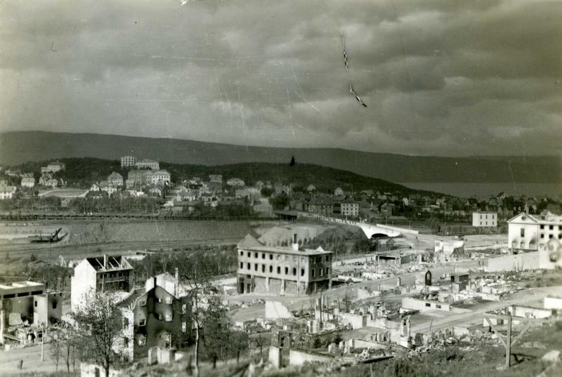 The Germans attack Narvik once more and break through the French defence