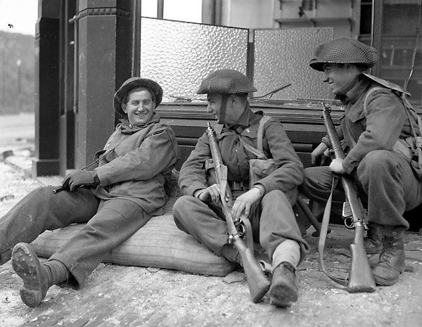 Perth Regiment approching Arnhem