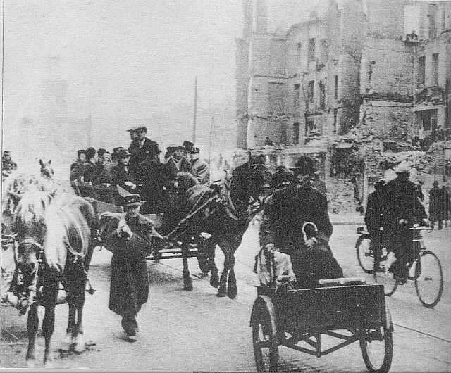 Refugees returning to Warsaw, Poland, Sep 1939
