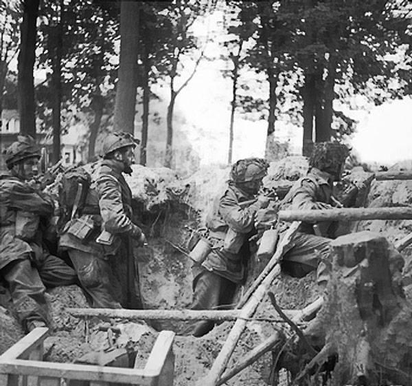 1 Paratroop Battalion took cover in a shell hole
