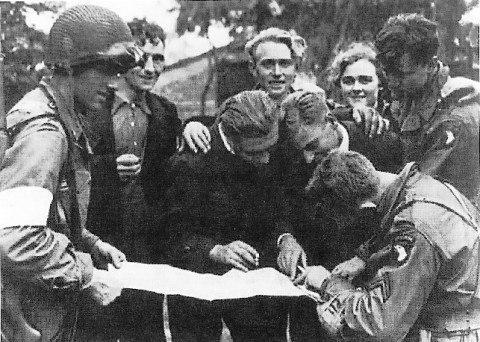 101 Airborne Division receiving information from Dutch resistance