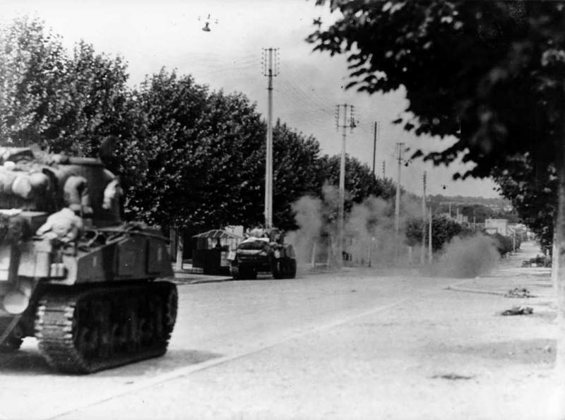 Free France fighting in the Avenue d'Orléans in Antony
