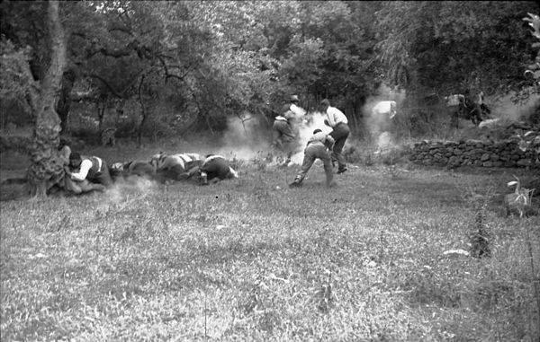 Two hundred seventy inhabitants of Kleisoura are executed