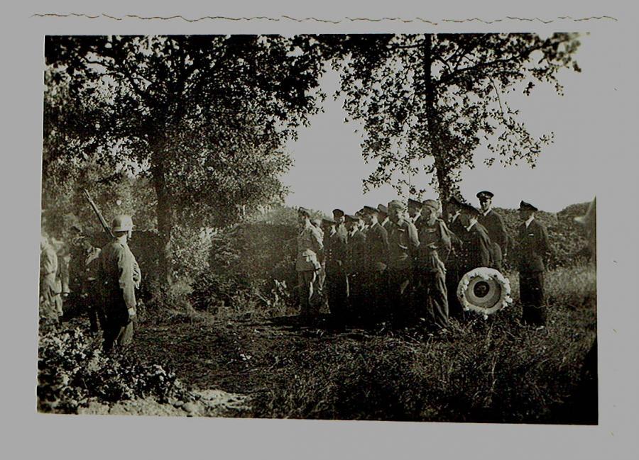 The 83 Sqdn left from Scampton at 1941-06-23 at 22:55. Loc or duty Bremen