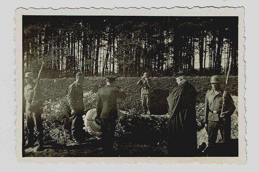 The 83 Sqdn left from Scampton at 1941-06-23 at 22:55. Loc or duty Bremen