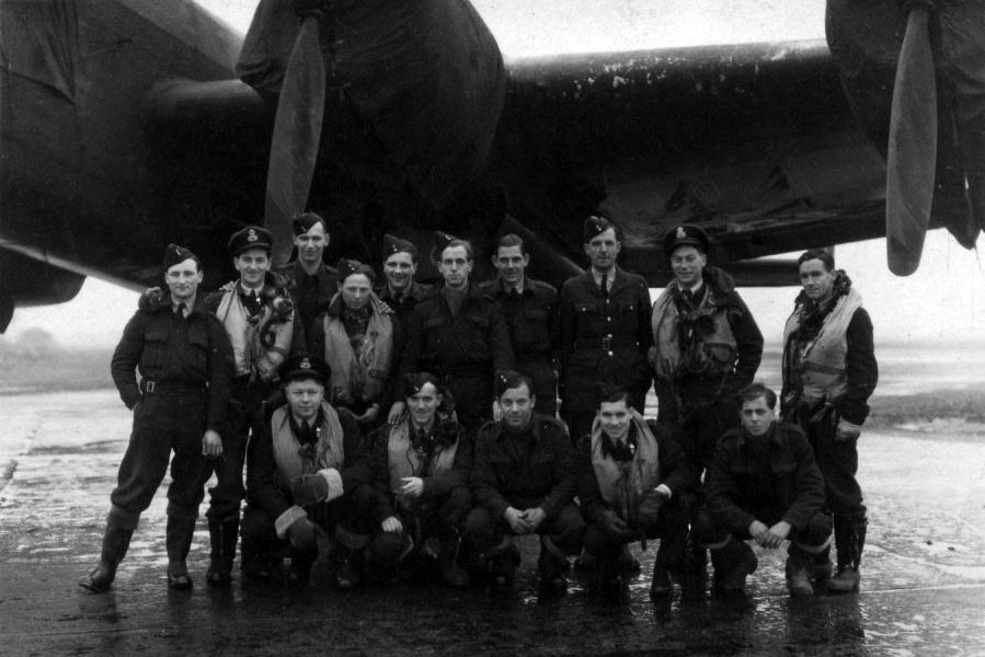 Handley Page Halifax III (MZ470 KN-F) on a mission to Essen on 1944-12-12