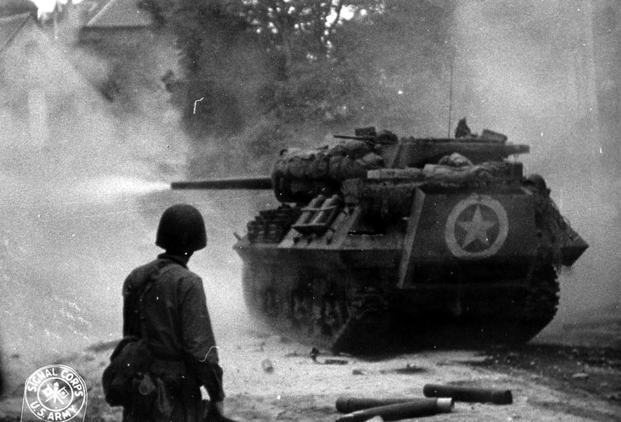American tank destroyer M10 Wolverine, firing near Saint Lo