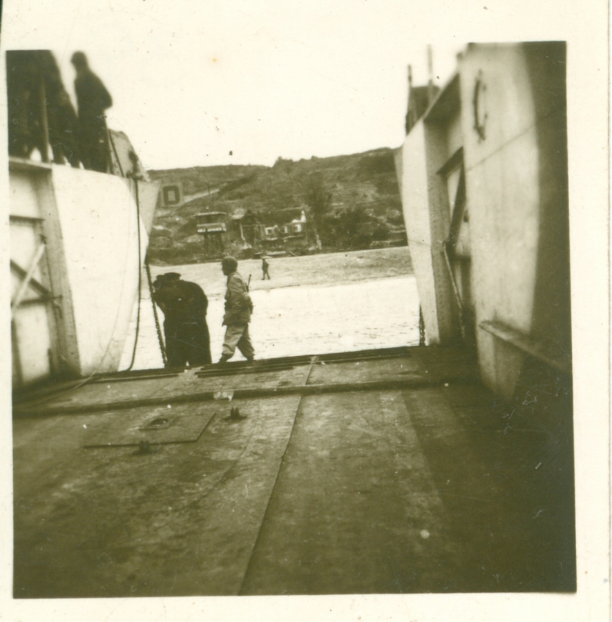 552 Ordnance Heavy Maintenance Company (USA) landed in France, St. Laurent [ Omaha Beach ]
