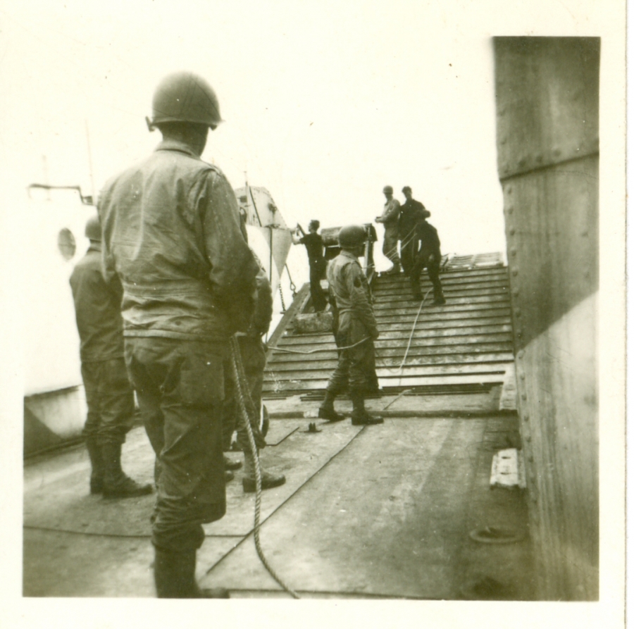 552 Ordnance Heavy Maintenance Company (USA) landed in France, St. Laurent [ Omaha Beach ]