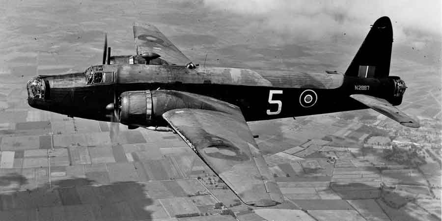 The 301 Sqdn left from Hemswell at 1941-07-25 at an unknown time. Loc or duty Training